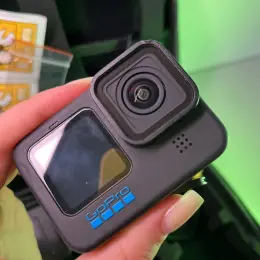 Екшн-камера GoPro Hero 10 з нагрудним кріпленням