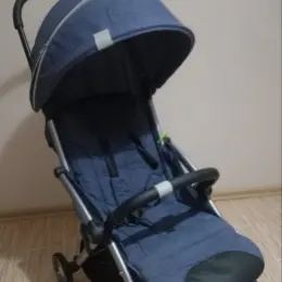 Прогулянкова коляска Chicco легка, компактна + дощовик