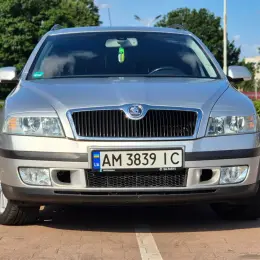 Skoda Octavia 2006 2.0 л Бензин Сірий