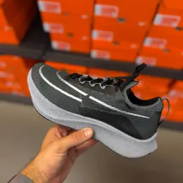 Nike Zoom Fly 4