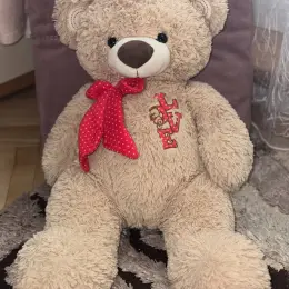 М'який ведмедик середнього розміру