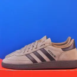 Adidas Handball Spezial JQ9697 мужские серые 43 размер