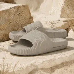 Літні тапочки та слайди: Adidas, Nike, Crocs, New Balance, Jordan