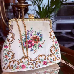 Винтажная сумочка с вышивкой 17х14 см