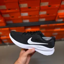 Nike Revolution 7