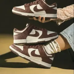 Жіночі кросівки Nike Dunk Low SE
