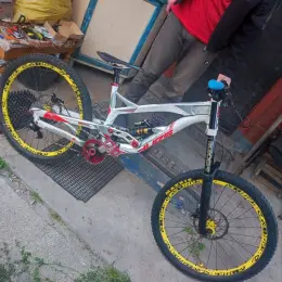 Велосипед YT Tues 2.0 WC Limited