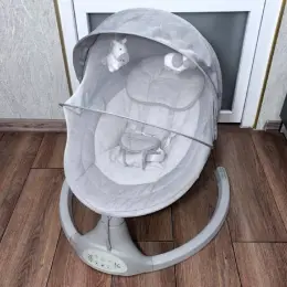 Заколисуючий центр Momi