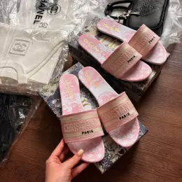 Шльопанці Christian Dior рожеві