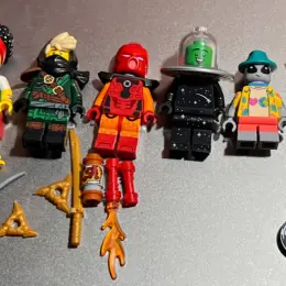 Колекційні фігурки LEGO