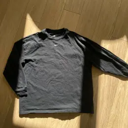 Чорний лонгслів Nike The Nike Tee Oversized Fit, розмір M