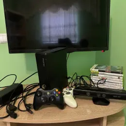Ігрова консоль Xbox 360 Slim 320 GB з Kinect та 2 геймпадами