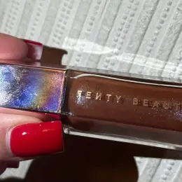 Fenty Beauty Блиск для губ Fenty Glow 01