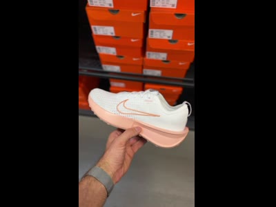 Жіночі кросівки Nike Interact Run для тренувань та бігу
