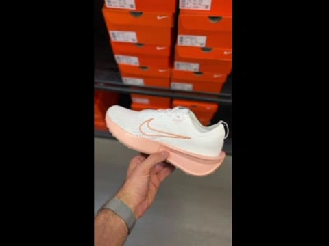 Жіночі кросівки Nike Interact Run для тренувань та бігу