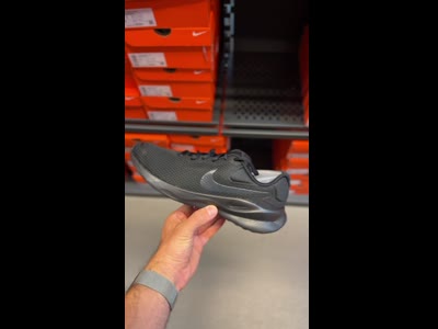 Жіночі кросівки Nike Revolution 7