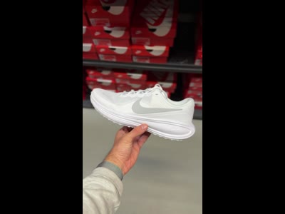 Nike Revolution 8