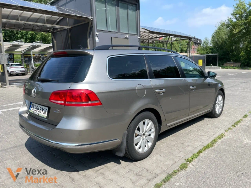 Volkswagen Passat B7 2012 1.6 TDI Автомат — фото 2