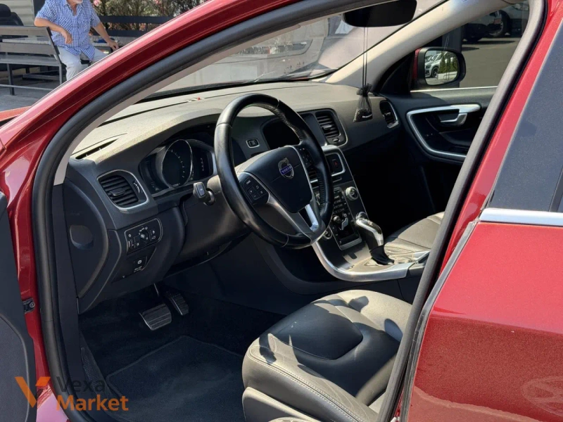 Volvo S60 2014 Бензин 2.5л Автомат Полный привод Красный — фото 5