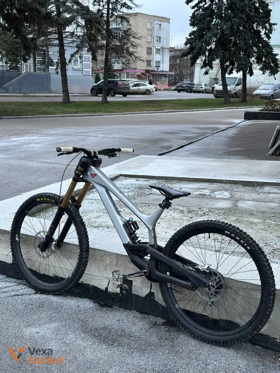 YT Tues CF Pro Race XL 2022 Downhill Bike — фото 5