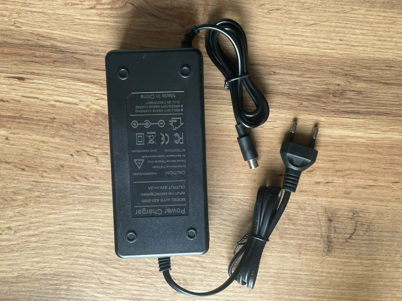 Зарядний пристрій 42V для Xiaomi M365 M365 Pro Ninebot Kickscooter Segway G30LE /ES1/ES2/E22E/E25/F25E/AIR T15 Phonillic — фото 6