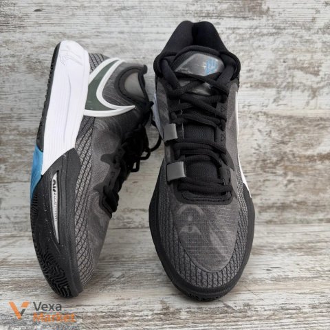 Баскетбольні кросівки NIKE KYRIE 8