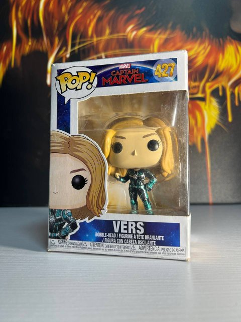 Funko Pop! Vers #427 — Captain Marvel