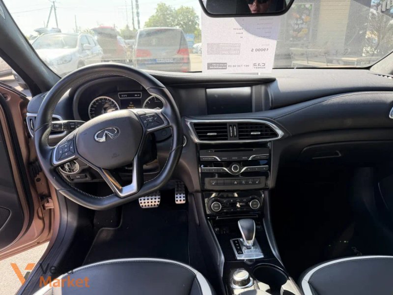 Infiniti Q30 2016 Коричневий — фото 6