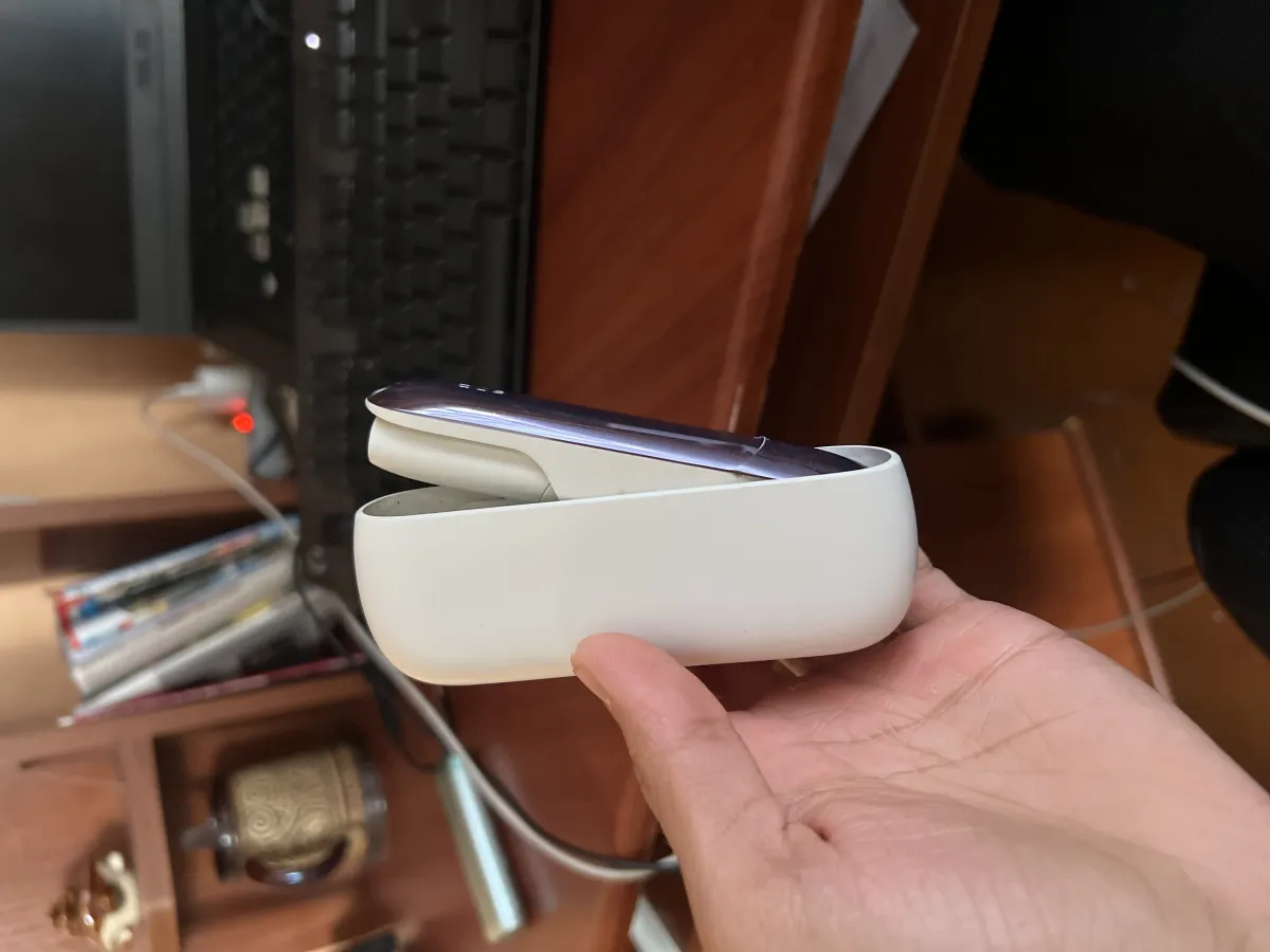 IQOS 3 DUO. Білий З фіолетовою вставкою.