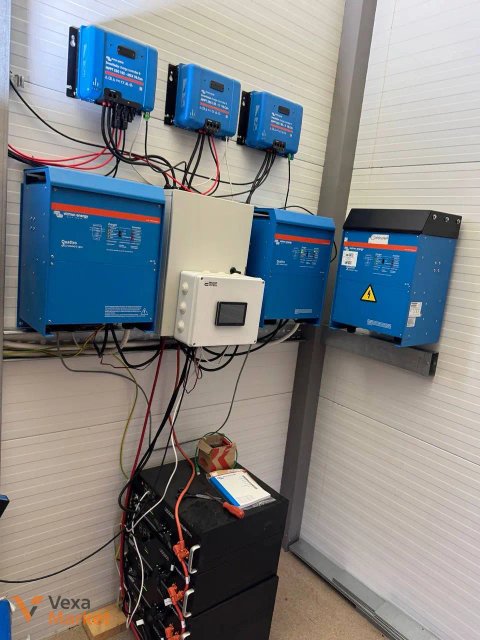 Комплект Victron Energy + Pylontech: инверторы Quattro, аккумуляторы US5000, контроллеры SmartSolar