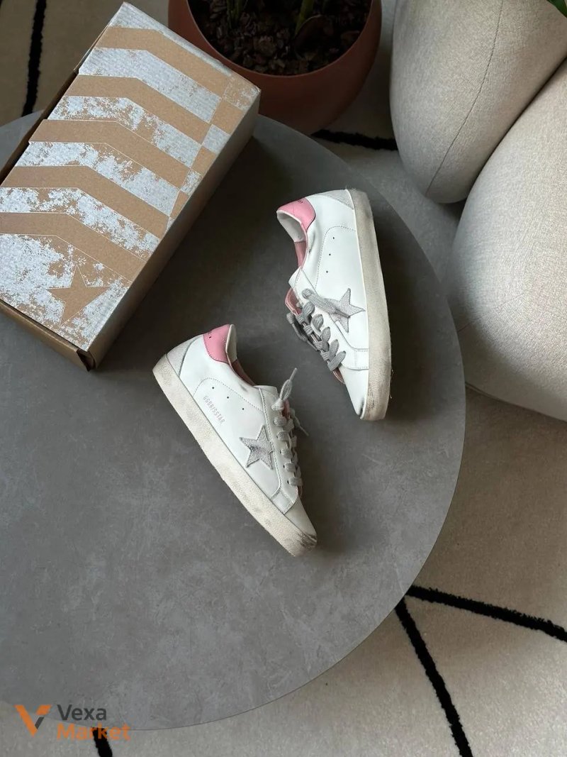 Кросівки Golden Goose Super-Star зіркою з сірої замші та рожевою шкіряною п'яткою — фото 3