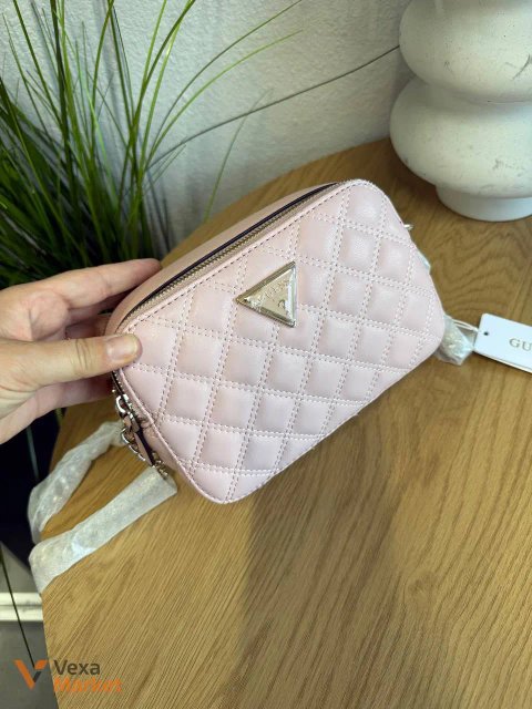 Стьобана рожева сумочка GUESS