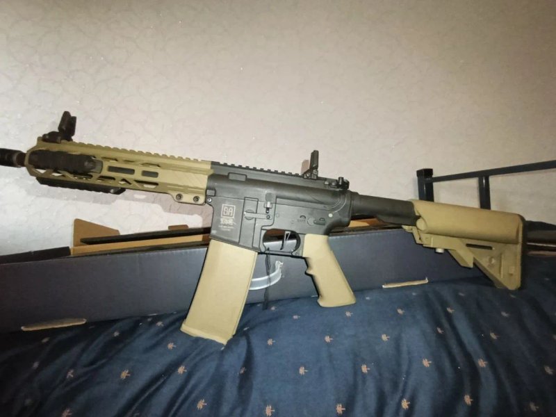 Страйкбольна штурмова гвинтівка Specna Arms SA-F03 FLEX у забарвленні Half-Tan. — фото 3