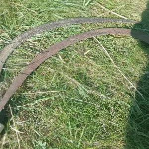 2 старі зубчасті серпи