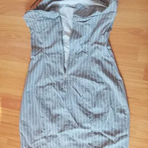 Нова коротка сукня-бандо в смужку H&M Divided + подарунок!