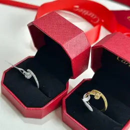 Каблучка Cartier з камінцями