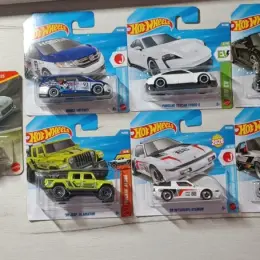 Колекційні моделі автомобілів Hot Wheels та Matchbox