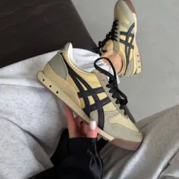 ASICS ONITSUKA TIGER ULTIMATE 81 "PUTTY / BLACK" premium