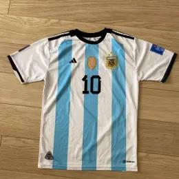 Футбольна джерсі Adidas збірної Аргентини 2022 року Messi