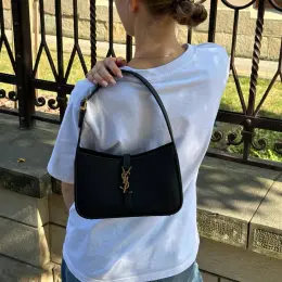 Yves Saint Laurent Hobo Le 5 A 7 Leather Shoulder Bag Black