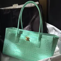 Сумка Chanel мятная натуральная кожа 35*19 см