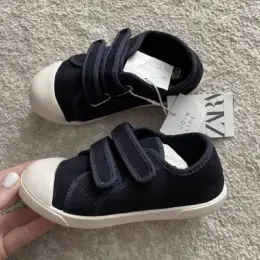 Кеди ZARA 21 р. натуральний замш, липучки, memory foam