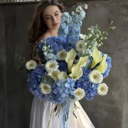 Композиція з гортензії, калл та дельфініуму