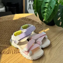 Дитячі сандалики для дівчинки, розмір 24