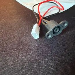 Порт зарядки Kugoo M365, Xiaomi M365