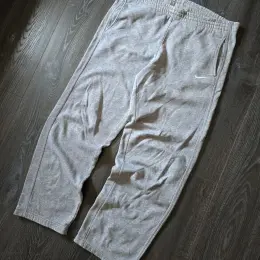 Винтажные широкие спортивные штаны Nike