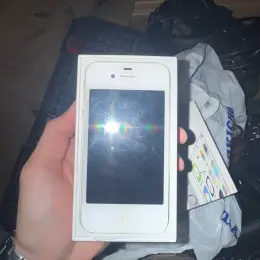 Apple iPhone 4s белый с оригинальной коробкой