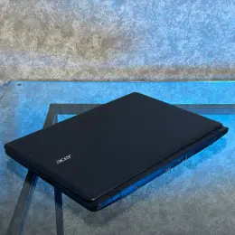 Ноутбук Acer Aspire ES1-732 / Intel Celeron N3350 / 4GB RAM / 1TB HDD / 17.3”