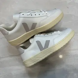 Veja Кросівки шкіряні 42 р.