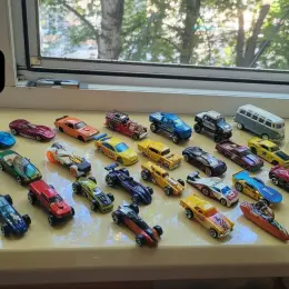 Колекція машинок Hot Wheels та інші, масштаб 1:64